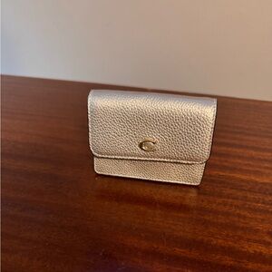 Coach Wallet on Chain